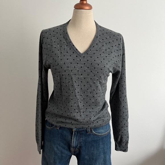 Martinique - Grey Wool V-Neck Long Sleeve Knit - Picture 3 of 11